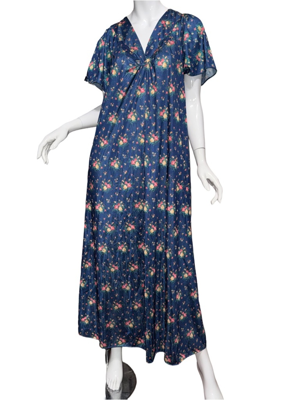 💙💖Vintage 70s Vanity Fair Navy Floral‎ Nightgown Cottagecore Retro Granny